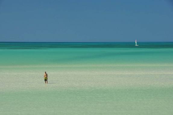 Em meio às águas rasas do mar da ilha de Holbox, no norte do Yucatán, no México
